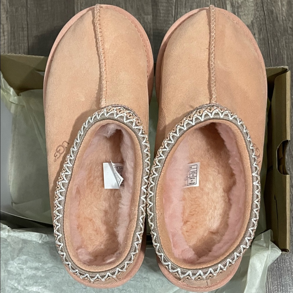 UGG Tasman